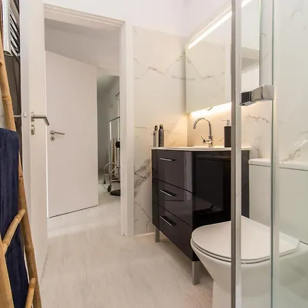 Apartman And Mountain Lisboa / *